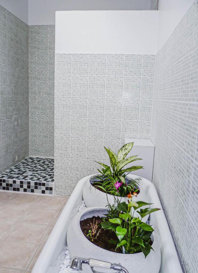 La Laujere Ivie - Gite & Piscine Privative Saint-Hilaire-du-Bois  Kültér fotó